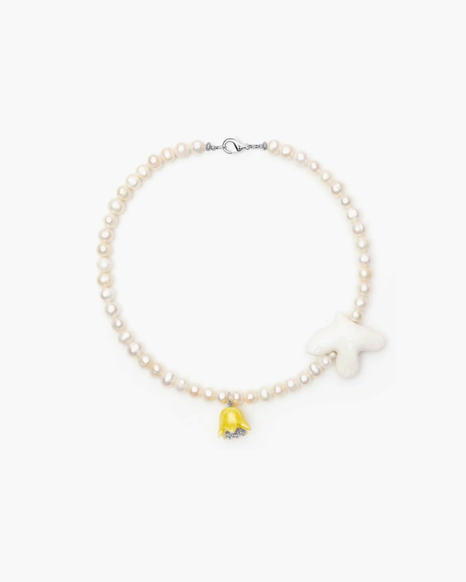 Collar POLYSK con perlas medianas, pájaro y campanilla pequeña amarilla