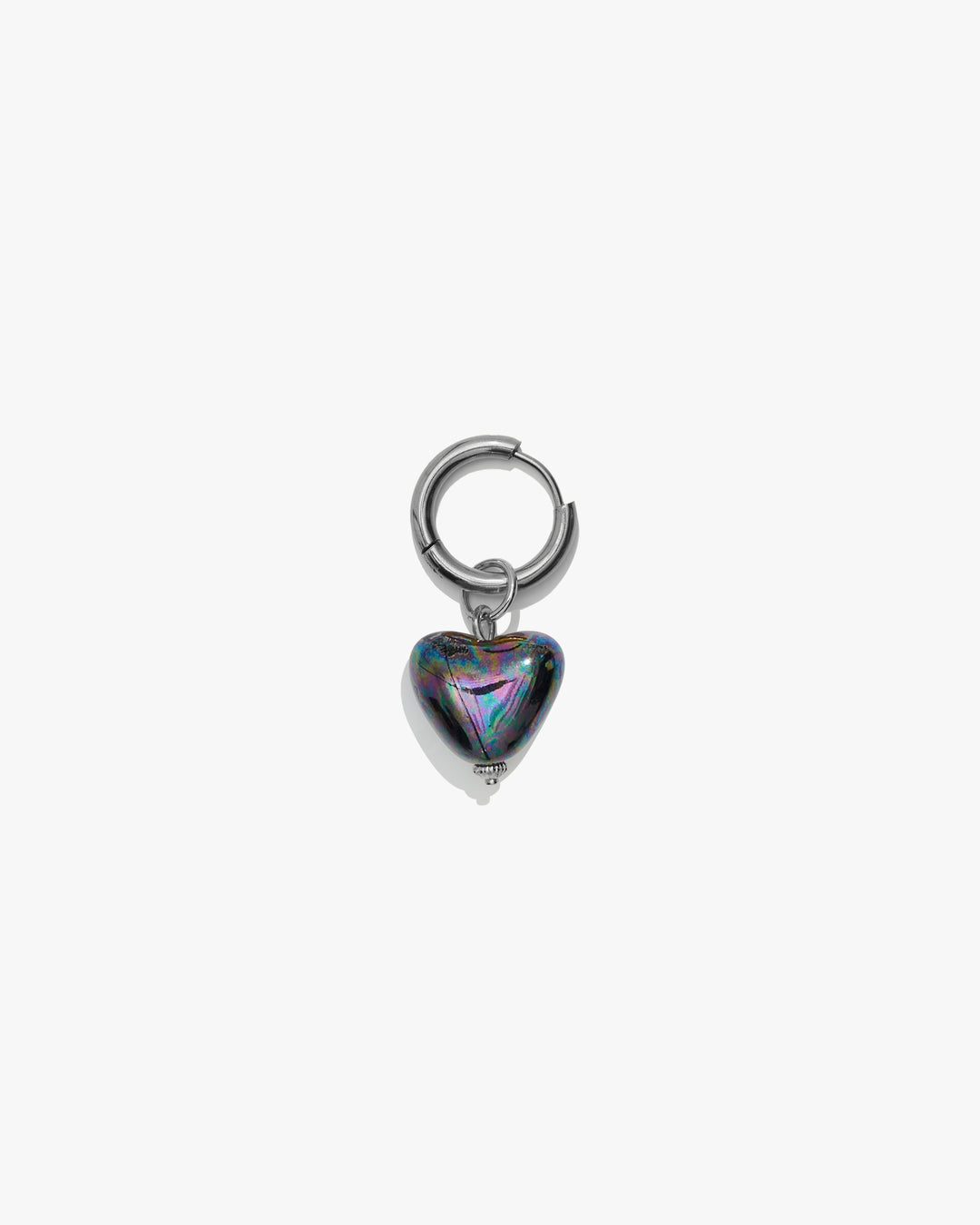 Pendiente individual SKARB corazón pequeño negro