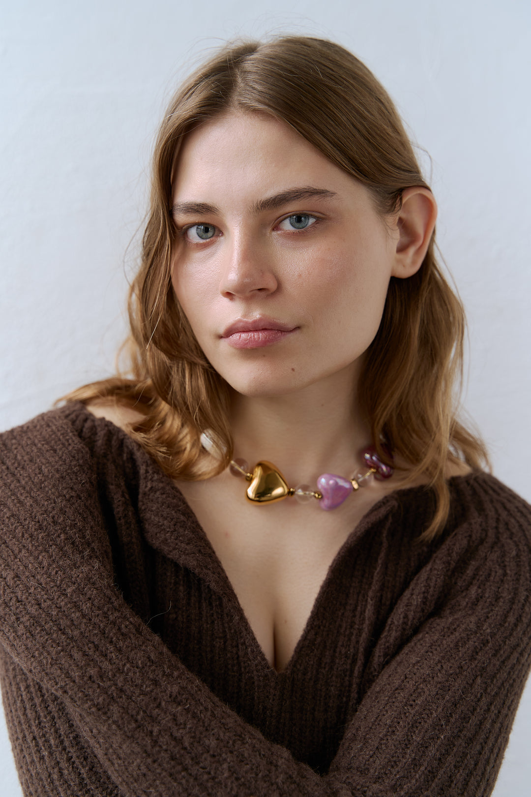 Collar SKARB con cristal y corazones de porcelana