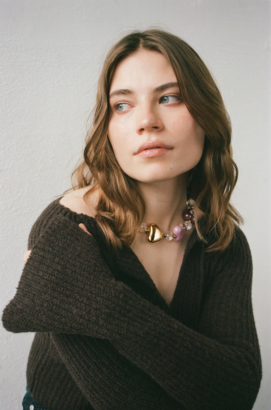 Collar SKARB con cristal y corazones de porcelana