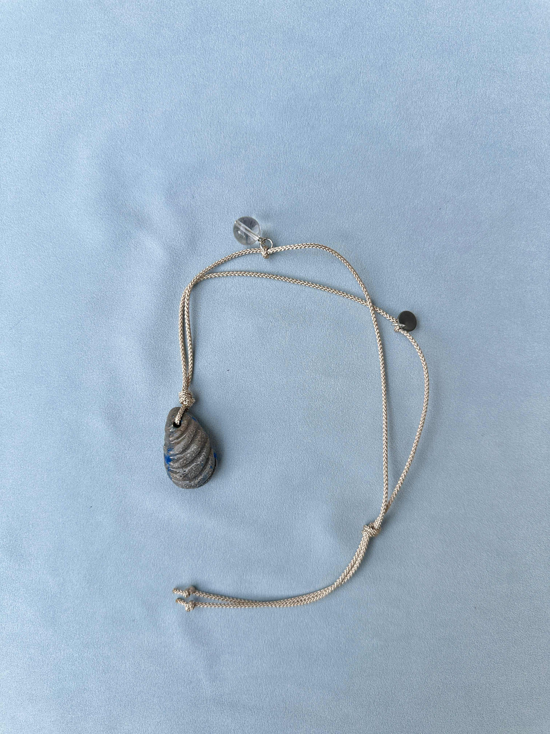 Colgante LAHUNA en cordón claro 5