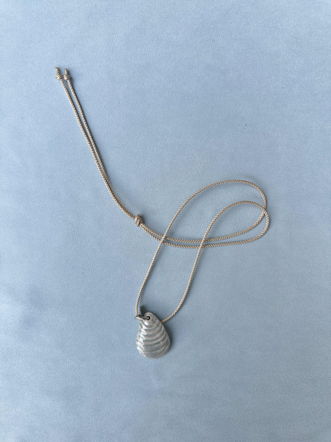 Colgante LAHUNA en cordón claro 9