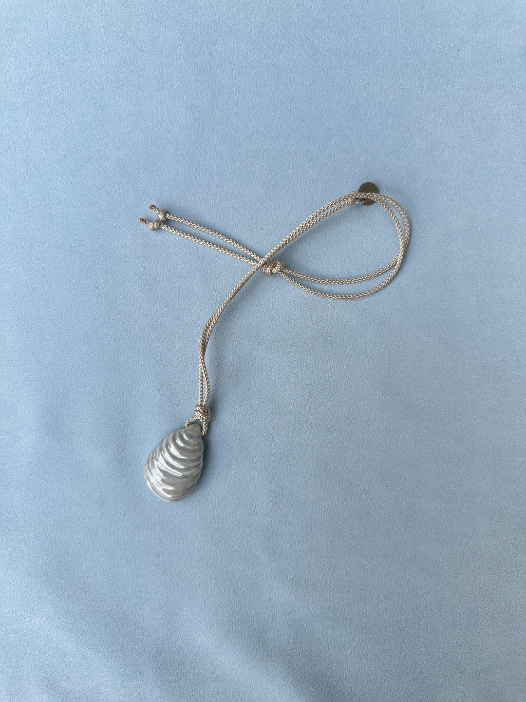 Colgante LAHUNA en cordón claro 14