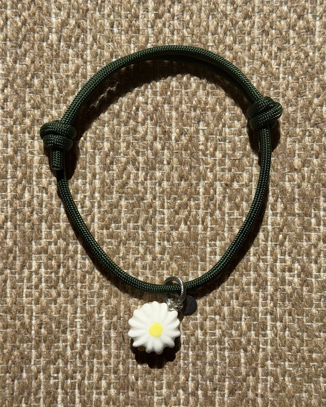 Підвіс для собак CAMOMILE на зеленому шнурку