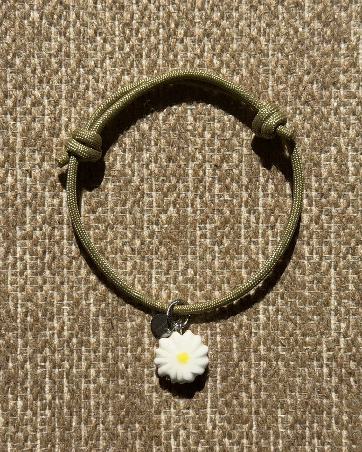 Підвіс для собак CAMOMILE на бежевому шнурку